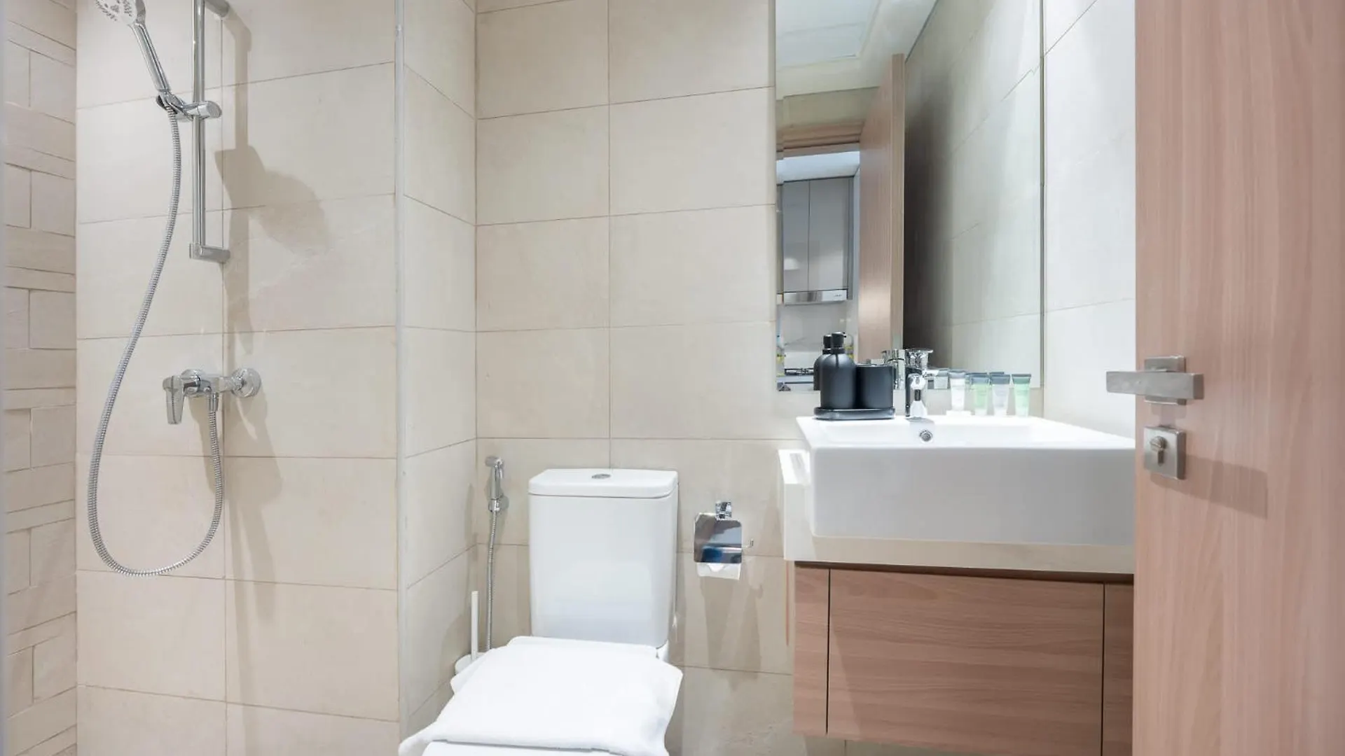 Relax & Unwind - Studio For 2 In Riviera Dubai