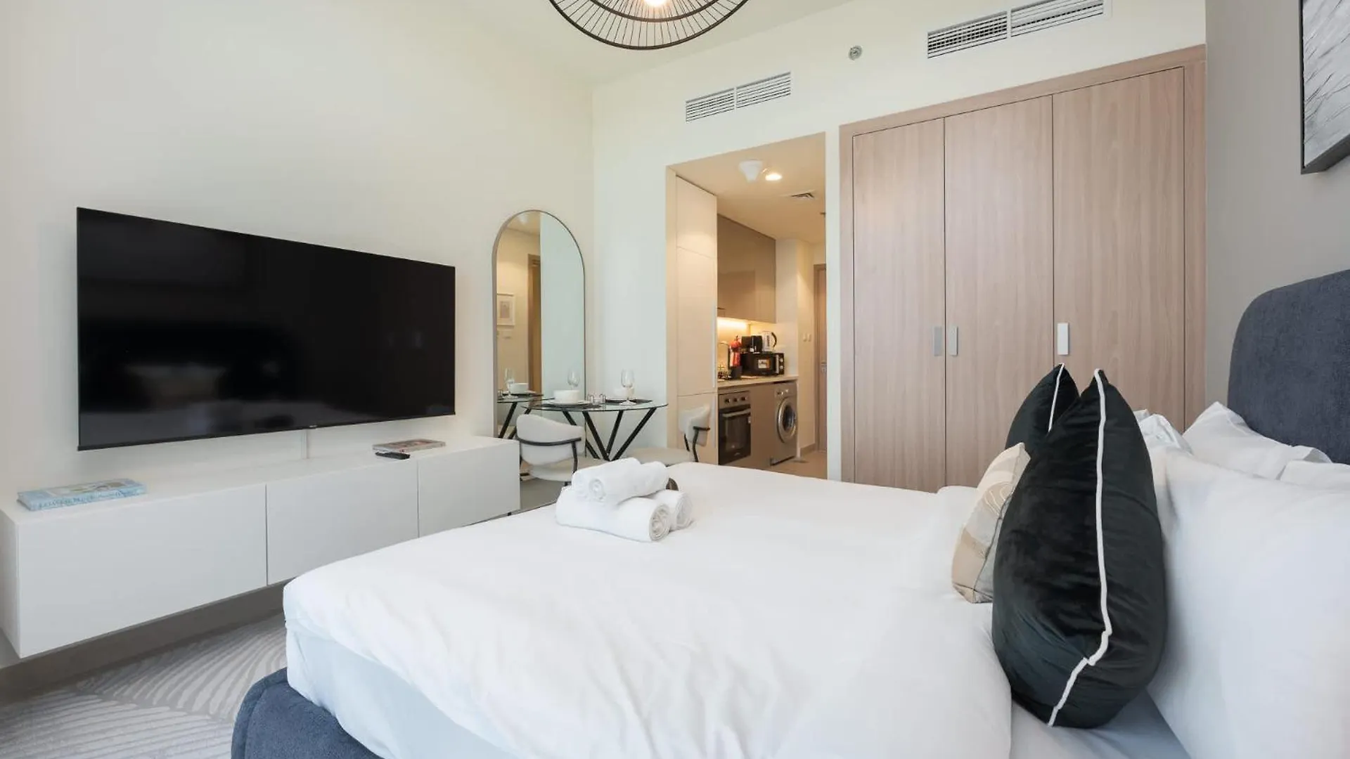 Apartment Relax & Unwind - Studio For 2 In Riviera Dubai